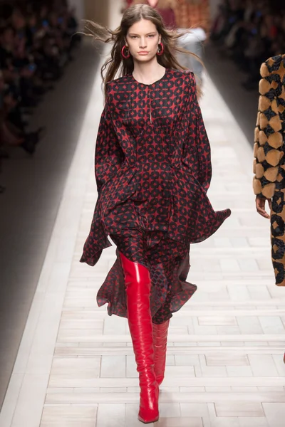 Look 10